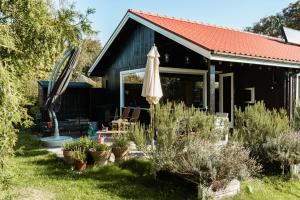 Rosemary House Is A Peaceful Family Getaway