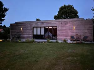 Indoor And Outdoor Life In Simple Design Gem