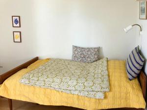 Natural Light And Short Walk To Water In Home