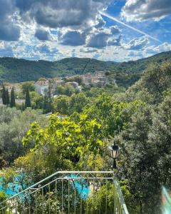 Provençal House With Pool And Views Over Claviers