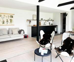 Architect-Designed Cottage With Stunning Views