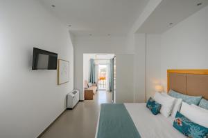 Superior Double Room Pool Front room in Impressive One