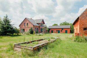 Idyllic Home Between Fields And Elbe Dyke