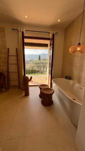 Maisons de vacances Provencal Villa With Pool And Panoramic Views : photos des chambres
