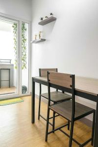 Close by the airports and tourist attractions