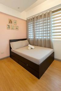 Close by the airports and tourist attractions