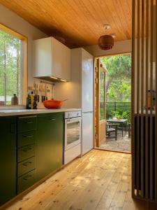 Relaxing Archipelago Cottage Near Stockholm