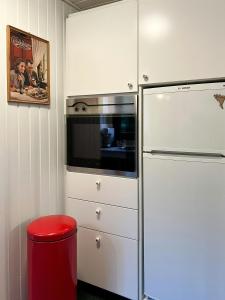 Retro Charm In Red Home In Lovely Surroundings