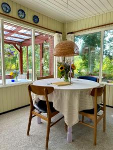 Retro Charm In Red Home In Lovely Surroundings