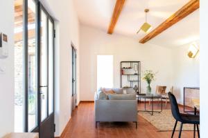 Maisons de vacances Historic Provencal Farmhouse With Pool In Provence : photos des chambres