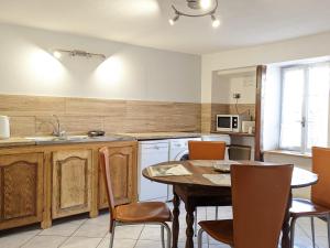 Gîtes chaleureux près de Luxeuil, jardin commun - FR-1-583-472