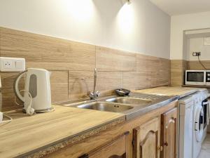 Gîtes chaleureux près de Luxeuil, jardin commun - FR-1-583-472