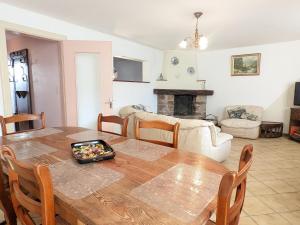 Gîtes chaleureux près de Luxeuil, jardin commun - FR-1-583-472