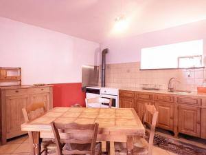 Maisons de vacances Gites chaleureux pres de Luxeuil, jardin commun - FR-1-583-472 : photos des chambres