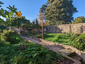 Maisons de vacances Gites chaleureux pres de Luxeuil, jardin commun - FR-1-583-472 : photos des chambres