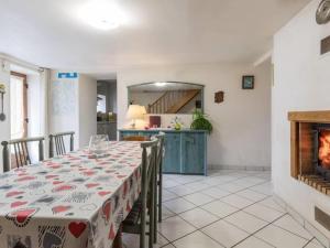 Maison ancienne rénovée avec piscine, à Brotte-lès-Ray - FR-1-583-454