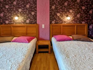 Maisons de vacances Gite de charme a Saint-Bresson, proche activites nature - FR-1-583-476 : photos des chambres