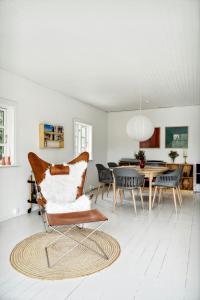 High Ceilings In Bright Home Near Lodskovvad