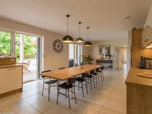 Gîte moderne et lumineux à Gy avec grand salon, jardin et jeux pour enfants - FR-1-583-457