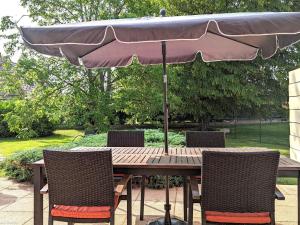 Maisons de vacances Chalet confortable a Pesmes avec terrasse privative - FR-1-583-477 : photos des chambres