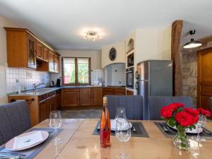 Confort moderne dans les Vosges du Sud avec piscine et jacuzzi - FR-1-583-480