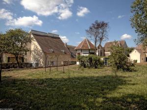 Maisons de vacances Charmant gite renove avec terrasse et parking au coeur de Montagney - FR-1-583-482 : photos des chambres