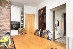 City center 2 bed flat with free parking