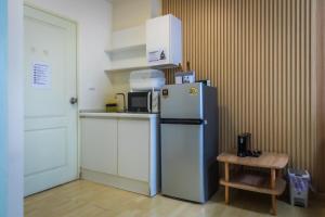 Soft bed,2TVs,many resto shops