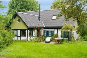 Private Retreat Near Kragenæs With Field Views