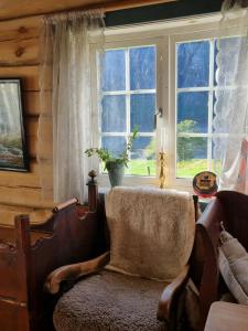 Travel Back In Time In This Charming Log Cabin