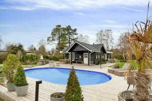 Bright Summer House With Pool In Tisvildeleje - 3hvězdičkové hotely ve městě Tisvildeleje