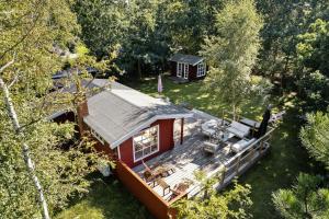 Timeless Holiday Atmosphere In A 50'S Log House