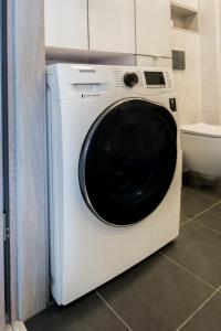 Wilczak 20B Stylish Apartment by BookingHost