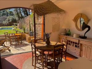 Bohemian House Overlooking Roussillon