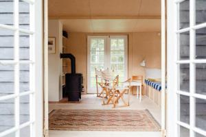 Family House For Design Lovers At Heatherhill