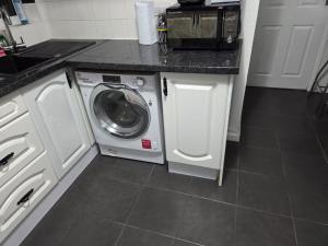 3 Bedroom Flat - Colchester- Train Station - Close to Town