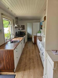 Cozy Cottage With Wilderness Bath