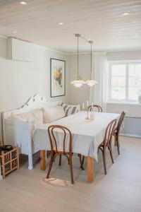 Pool And Proximity To The Beach In Fröjel