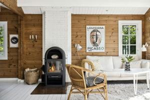 Wooden House With Nostalgia Near Beach