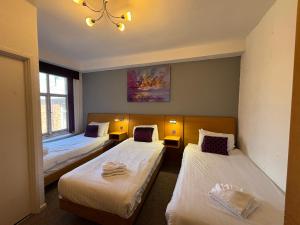 Triple Room room in The Royal Alexandra Hotel