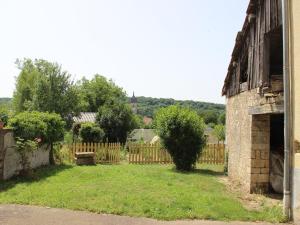 Maisons de vacances Gite familial renove avec jardin au coeur de la Vallee de la Saone - FR-1-583-467 : photos des chambres