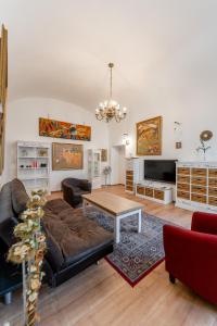 Central Hlavna Luxe 3 rooms 150m2 with PARKING for fee - 4hvězdičkové hotely ve městě Košice