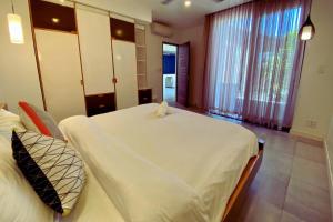 Villa With 5 Bed Room & Private Pool - 4 Minutes from The Beach By Walk