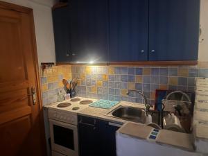 Pefkoxori Maisonette 250m from the sea with garden and parking