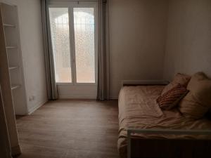 Appartements Tres bel appartement refait a neuf dans la vieille ville de Hyeres, 2 chambres, grande terrasse plein sud : photos des chambres