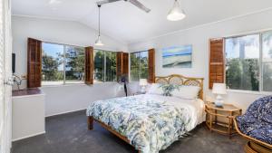 Bribie Beach House, Waterfront directly across the road - Solander Esp, Banksia Beach