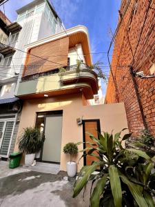 LYLAC Home Saigon TDX - City Center Cosy 4BR Townhouse with Garden in D1