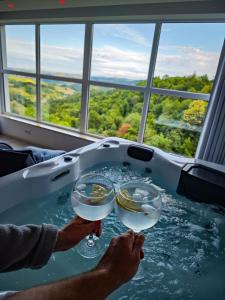 Private wellness with panoramic view, sauna & jacuzzi