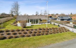 2 Bedroom Nice Home In Juelsminde