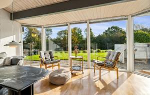 2 Bedroom Nice Home In Juelsminde